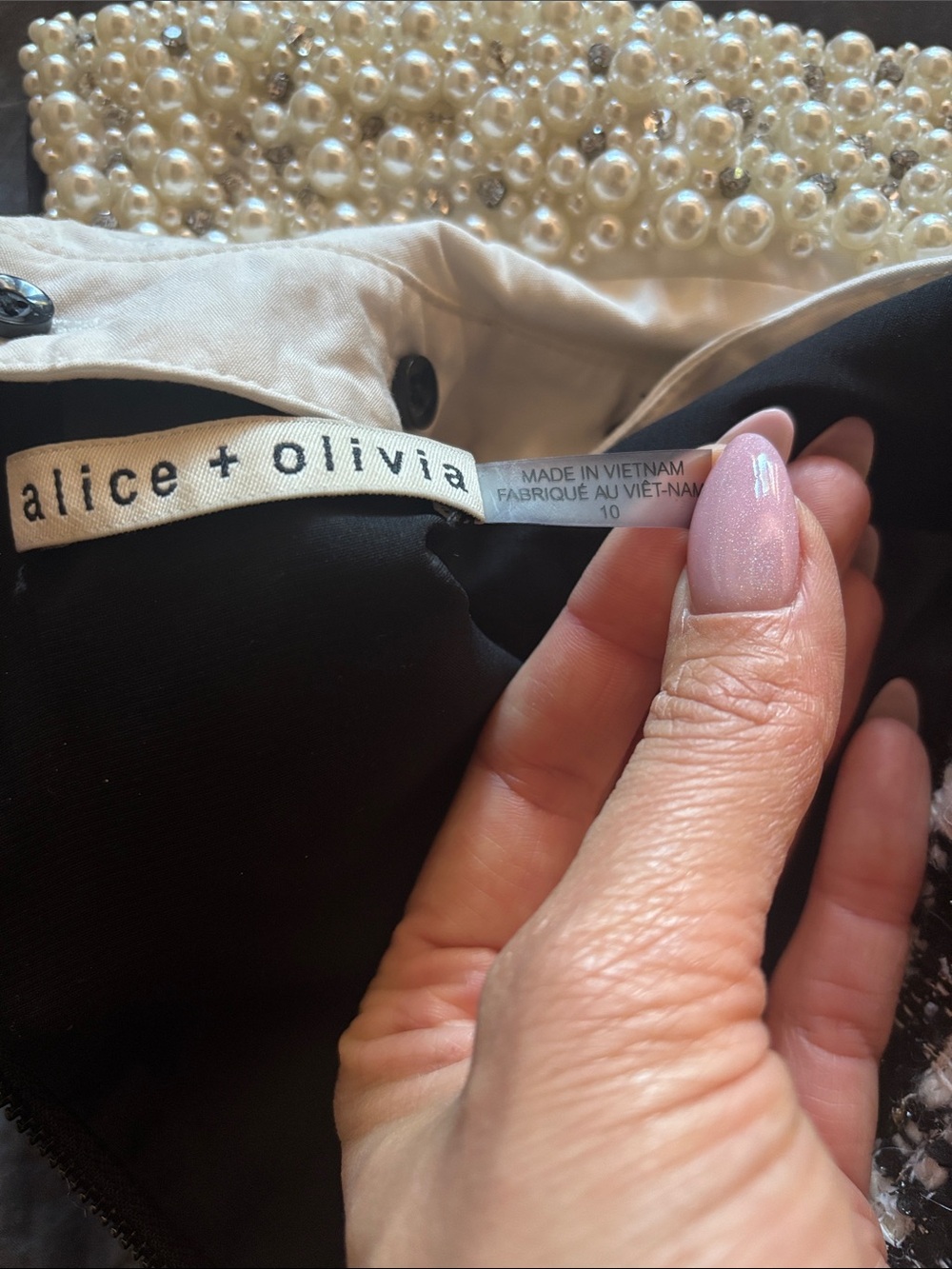 Alice + Olivia Black & Ivory Tweed dress with Pearl-Embellished Collar Sz 10 - Picture 9 of 10